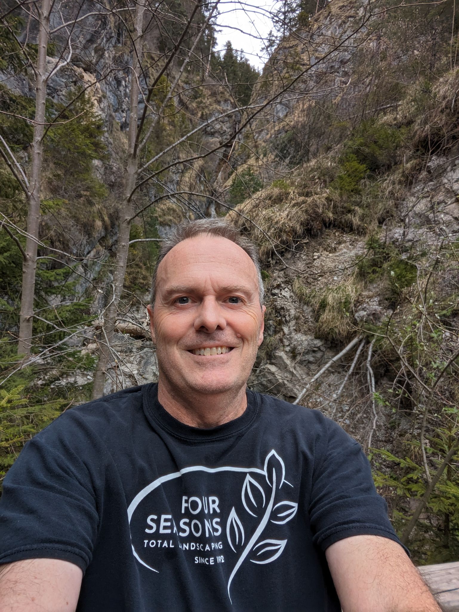  Garmisch-Partenkirchen, 5 Apr 2024  Quick selfie with my authentic  Four Seasons Total Landscaping  t-shirt at Kesselgraben Wasserfall.