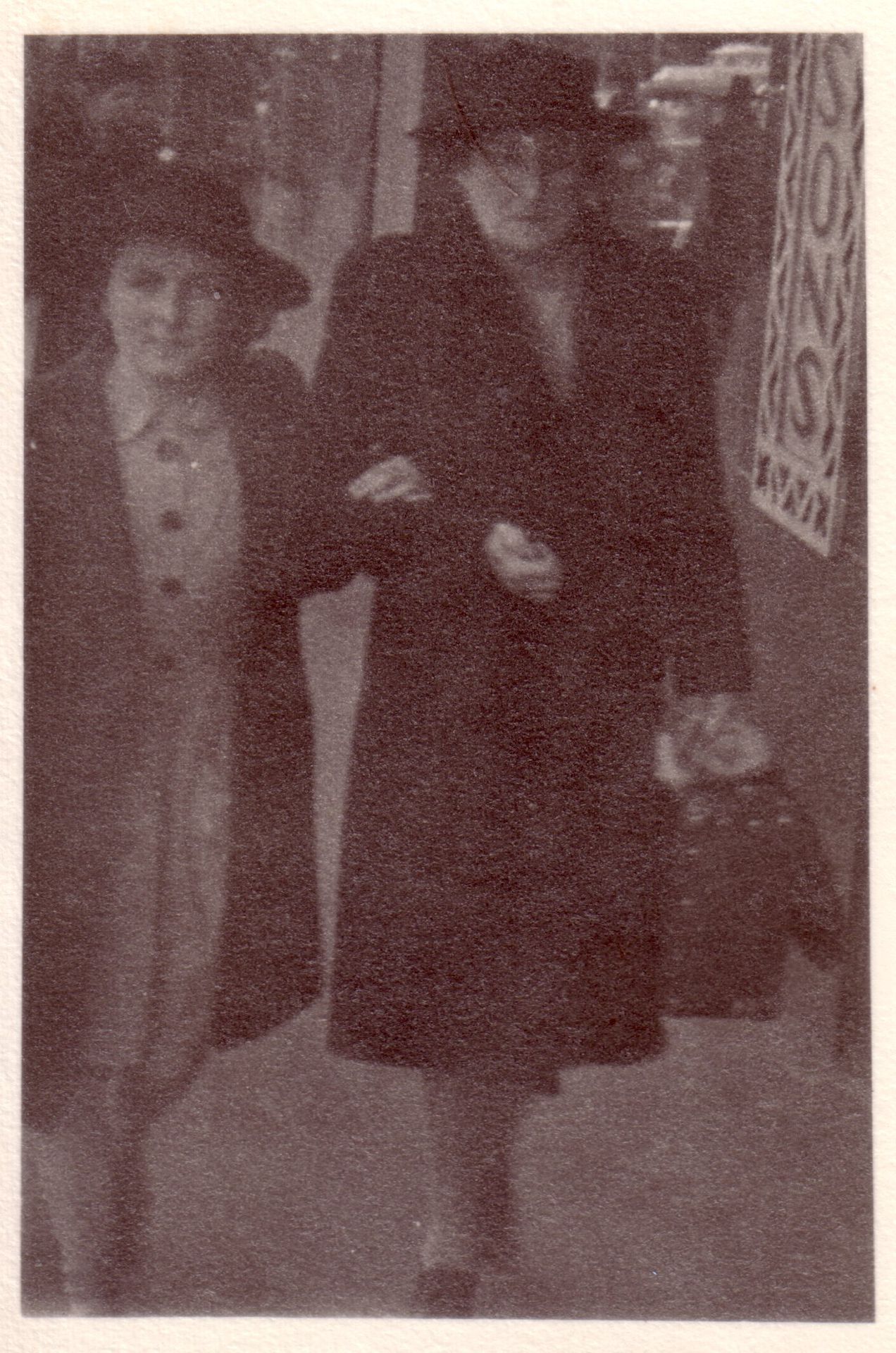 Jill and Florence Ellis, 1949 (Collins St Melbourne street photographer)